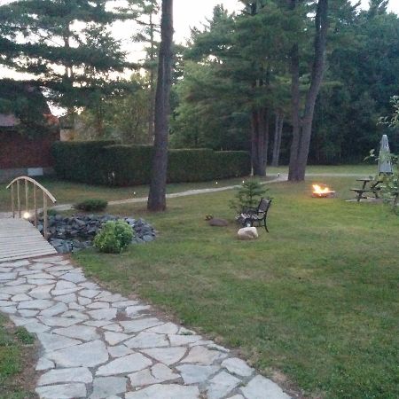 Motel Les Pins Гранби Экстерьер фото