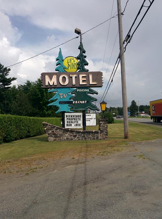 Motel Les Pins Гранби Экстерьер фото